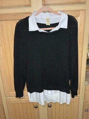 Women’s faded glory black sweater with collar Preowned size Large